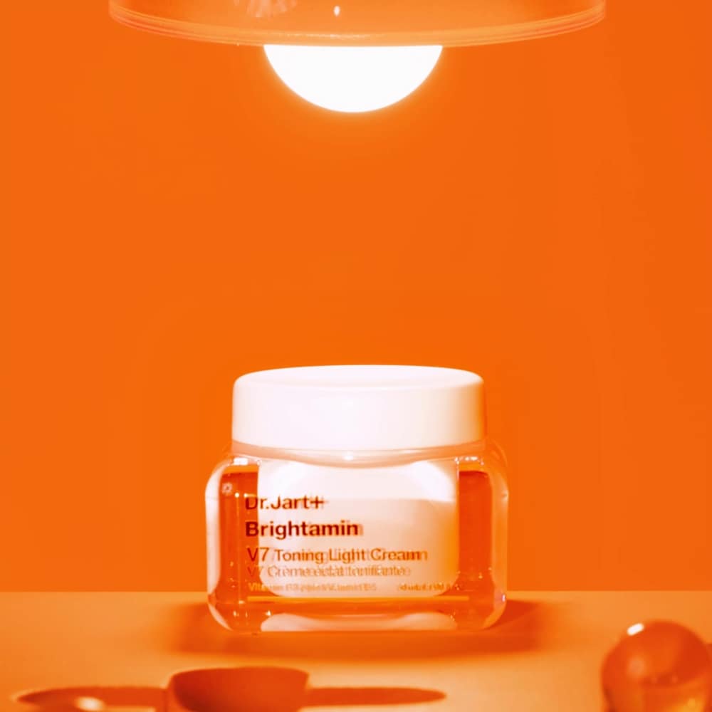 V7 Toning Light Cream